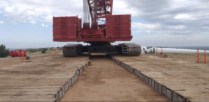 Heavy lift crane mat pad supporting 400 ton wind energy lift